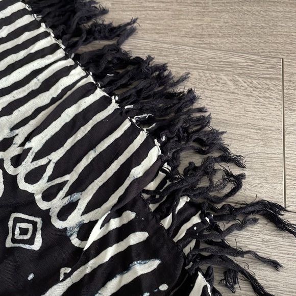 ✨SOLD ✨ NWT Black Sarong - Picture 2 of 6